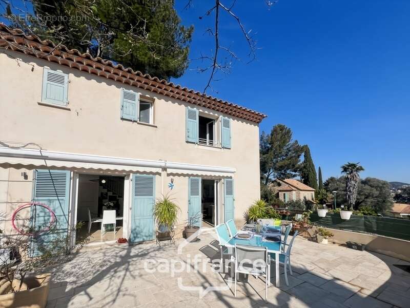 Appartement à HYERES