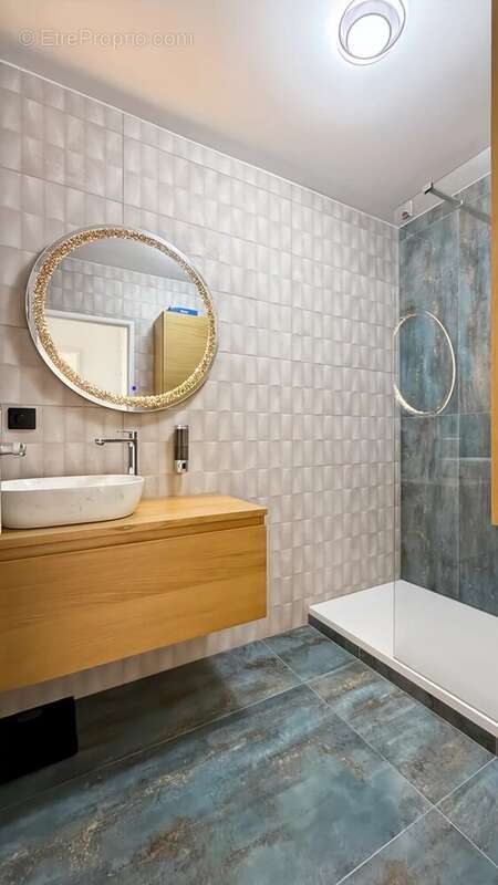 Appartement à VALLAURIS