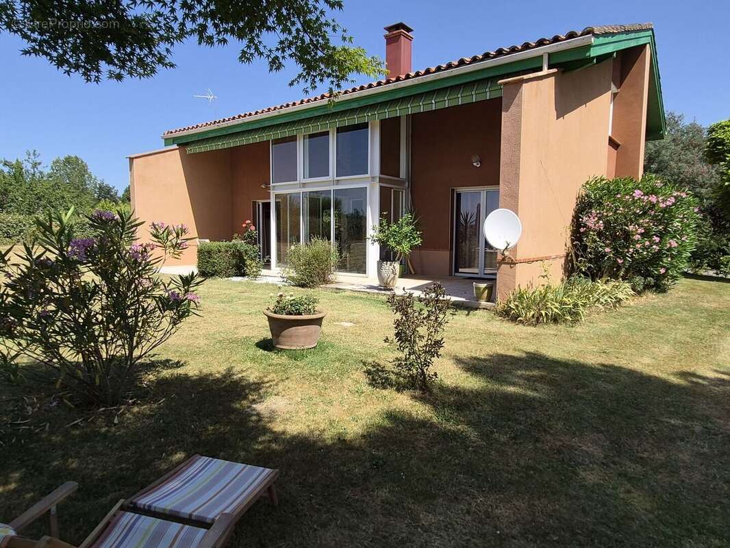 À vendre, Castelnau-Magnoac (Hautes-Pyrénées): Villa d'architecte 4 chambres, espace de vie ouvert, un garage/atelier et une pis - photo 3