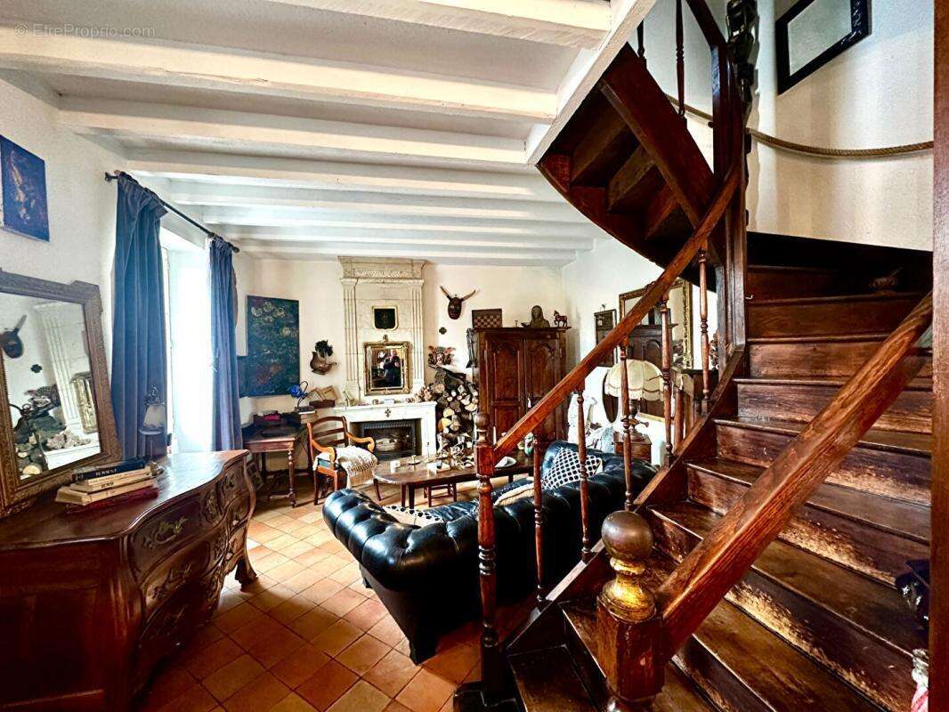 Maison à MONTIGNE-LES-RAIRIES