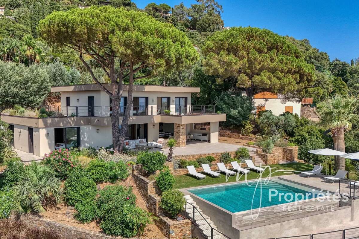 Rayol-Canadel-sur-Mer – Villa contemporaine d’exception vendue entièrement meublée –  six suites raffinées. Vue panoramique sur  - photo 27