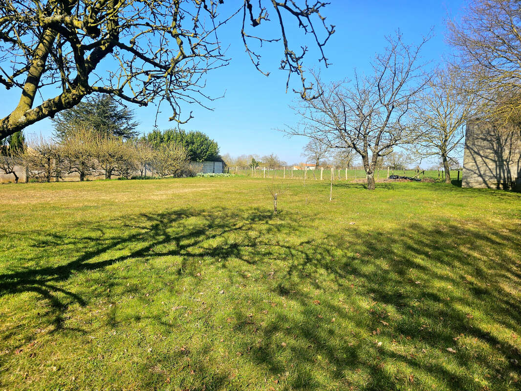 Terrain à SAINT-GERMAIN-SUR-MOINE
