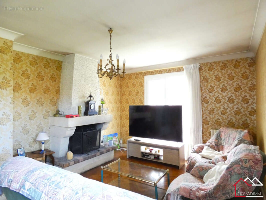 Maison à AGONAC