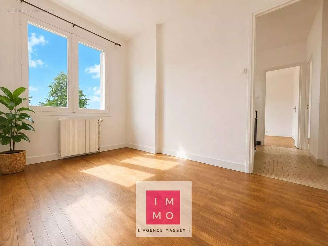 Maison familiale sur deux niveaux – 3 /4  chambres, double garage - photo 9