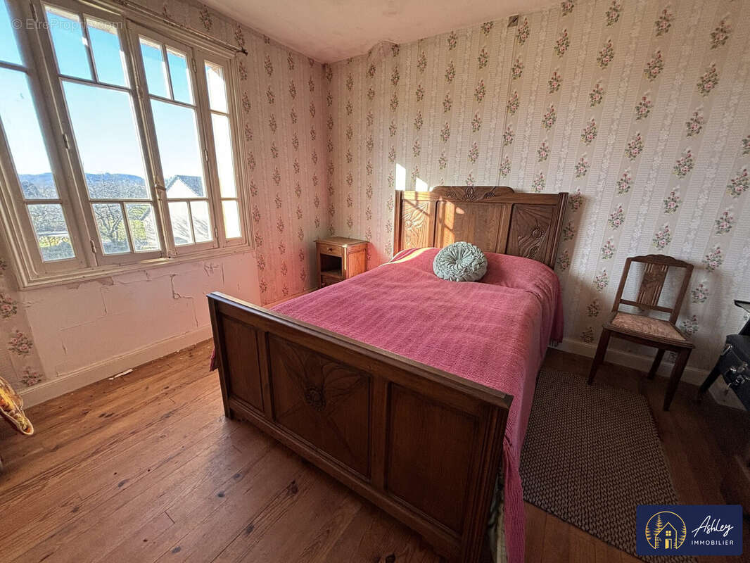 Maison 6 pièces LANOBRE - Maison à LANOBRE