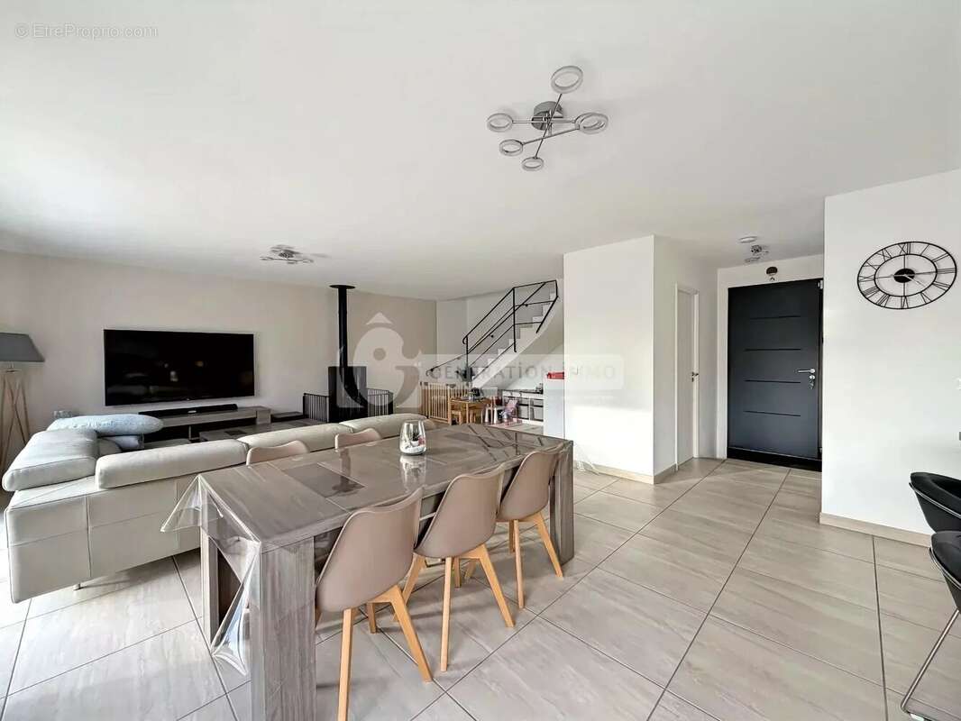 Maison à SAINT-MARTIN-DE-CRAU