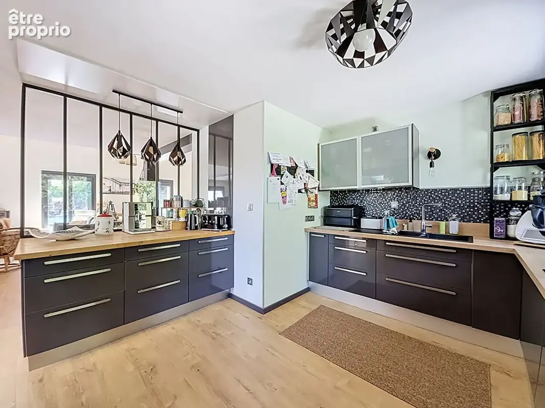 Charmante villa dans un écrin de verdure au calme , 3 chambre et un T2 indépendant, sous sol, piscine. - photo 13