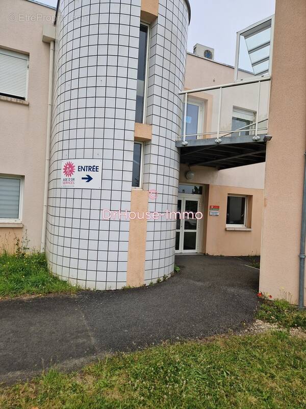 Commerce 91 m² à Poitiers  - photo 1