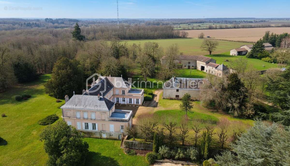 Magnifique Chateau du XIX éme , dépendances, Maison de gardien/gite, parc arboré de 9,5 hectares - photo 24
