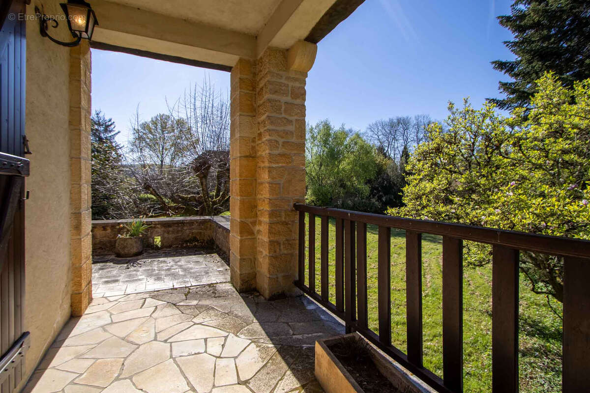 Maison à SAINT-JULIEN-DE-LAMPON