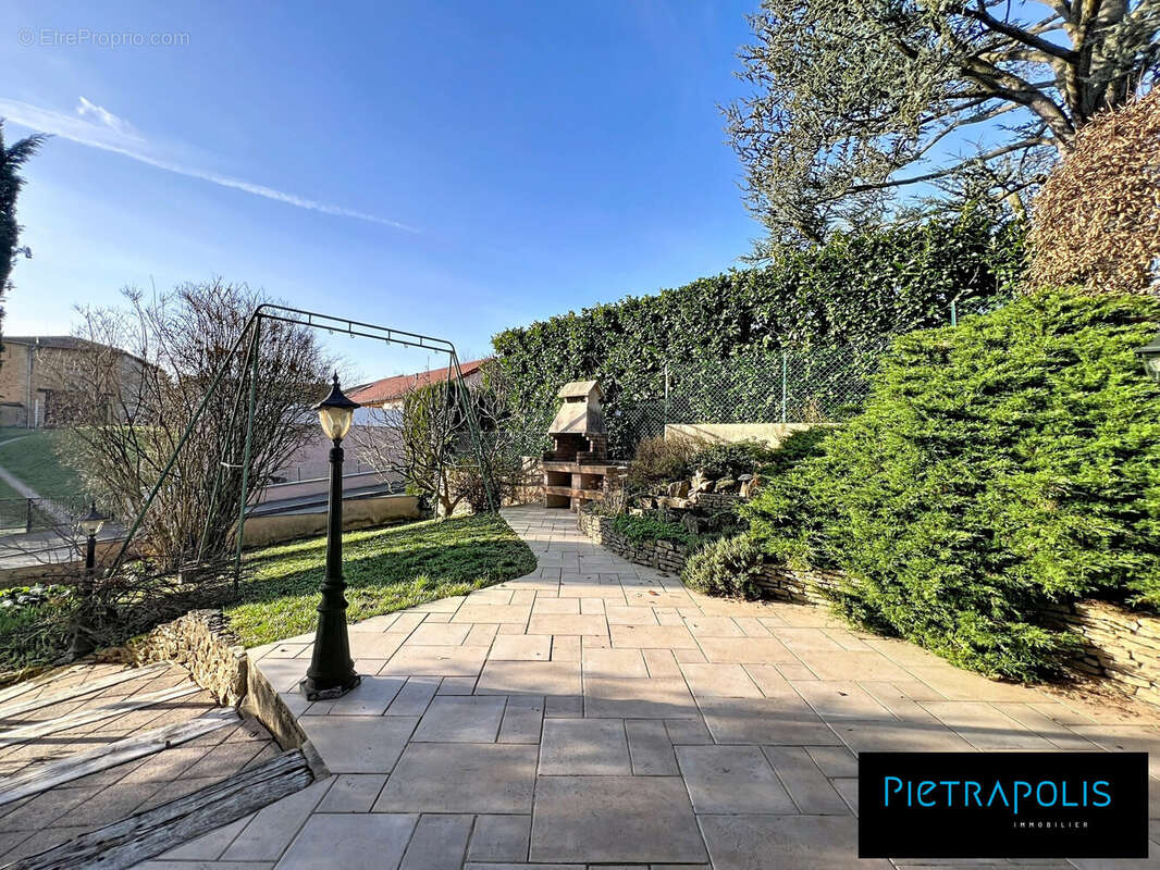 Maison à NEUVILLE-SUR-SAONE