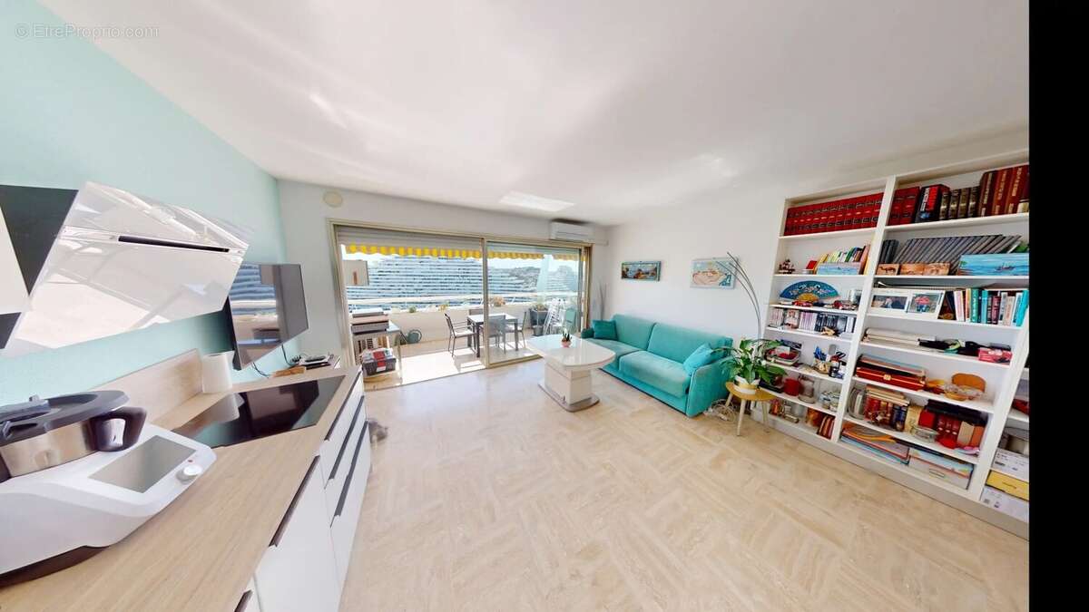 Appartement à VILLENEUVE-LOUBET