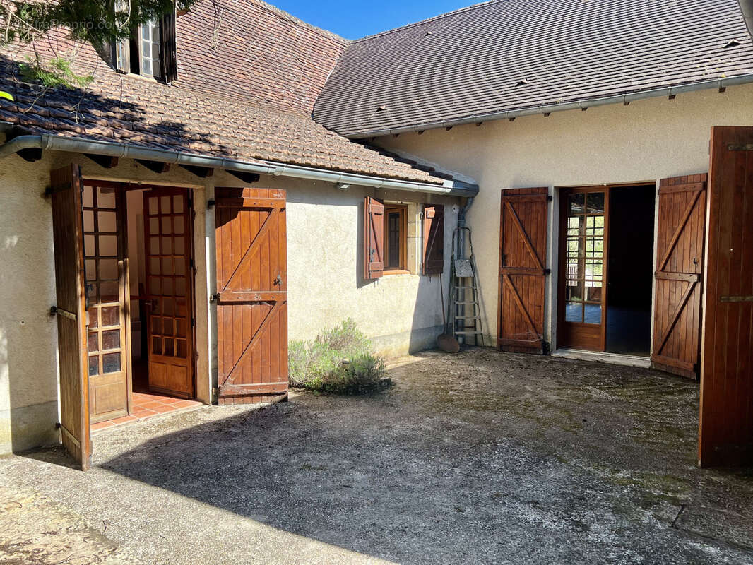 Maison à SAULIAC-SUR-CELE