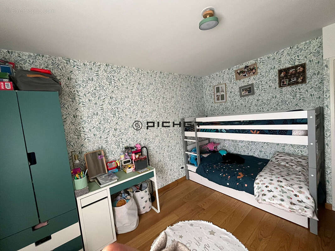 Appartement à CHEVRY