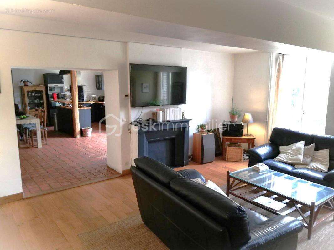 Maison à FLEURY-LA-VALLEE