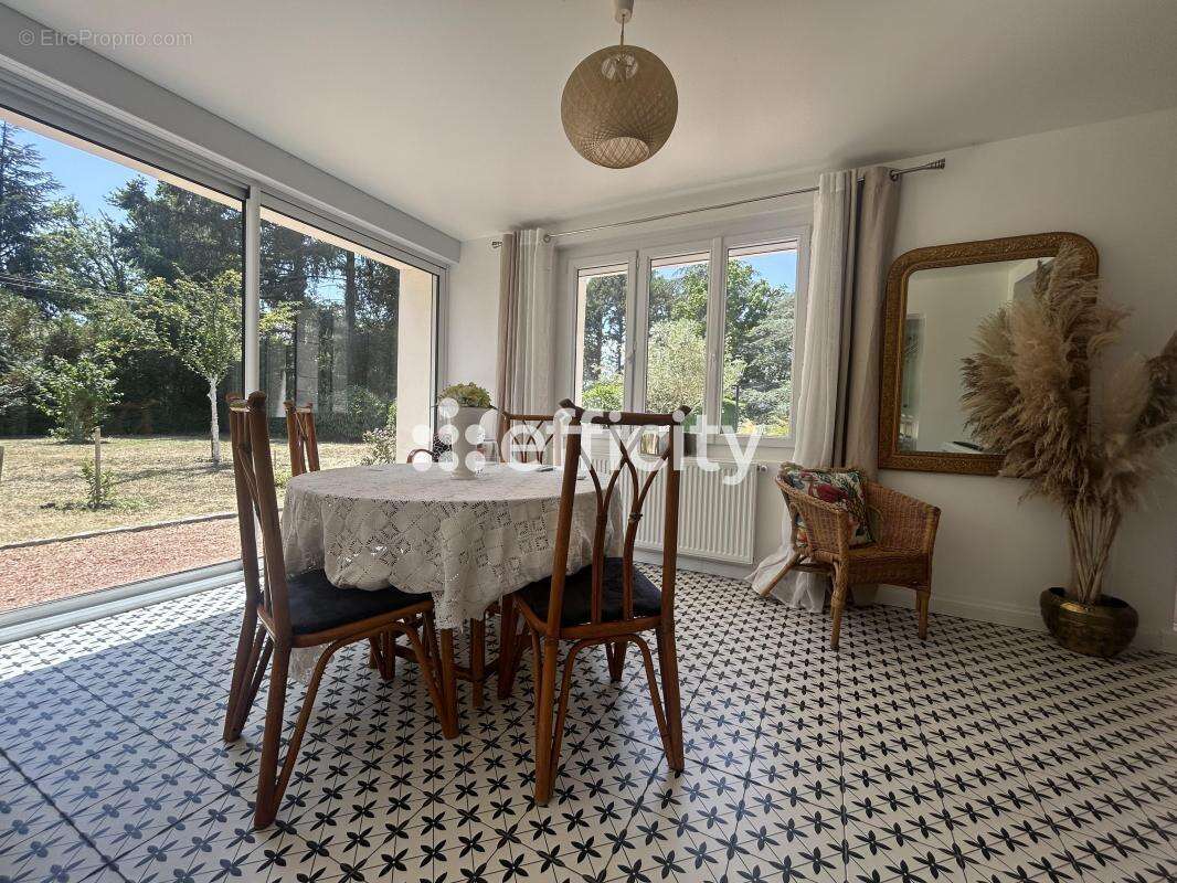 Maison à COMMELLE-VERNAY