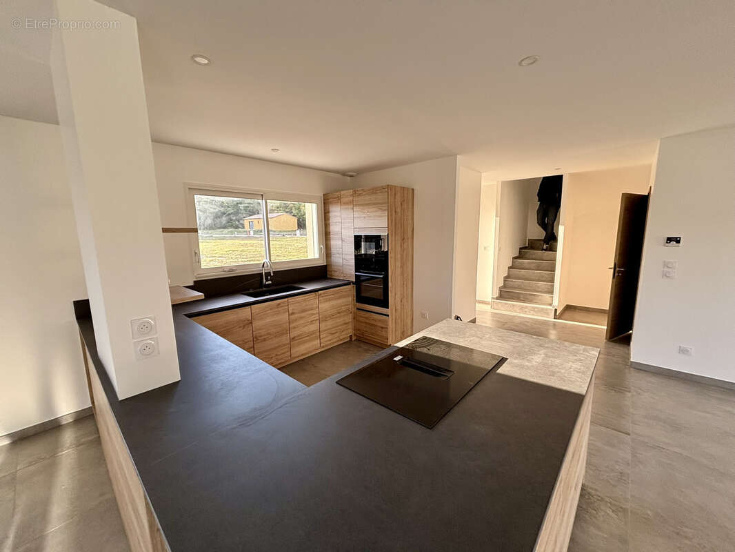 Maison à LES GRANGES-GONTARDES