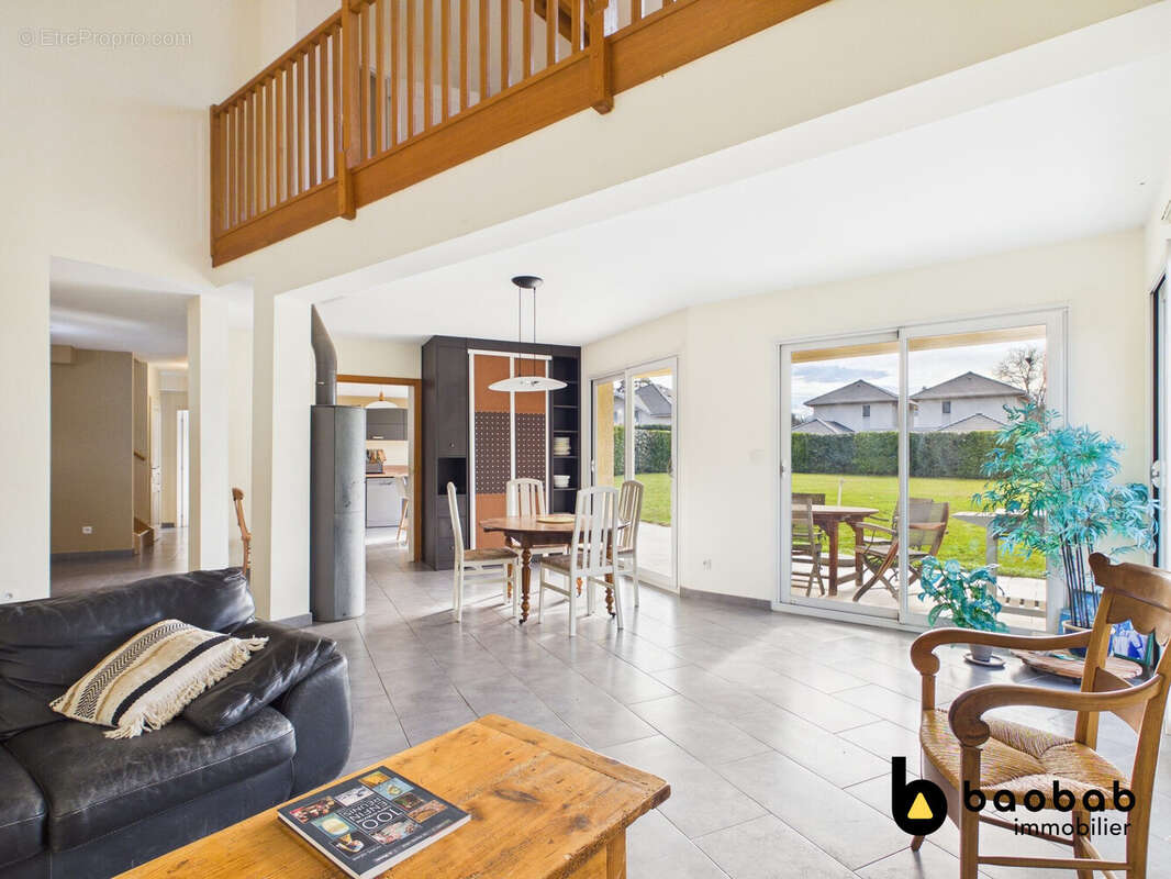 Maison à SAINT-JEOIRE-PRIEURE