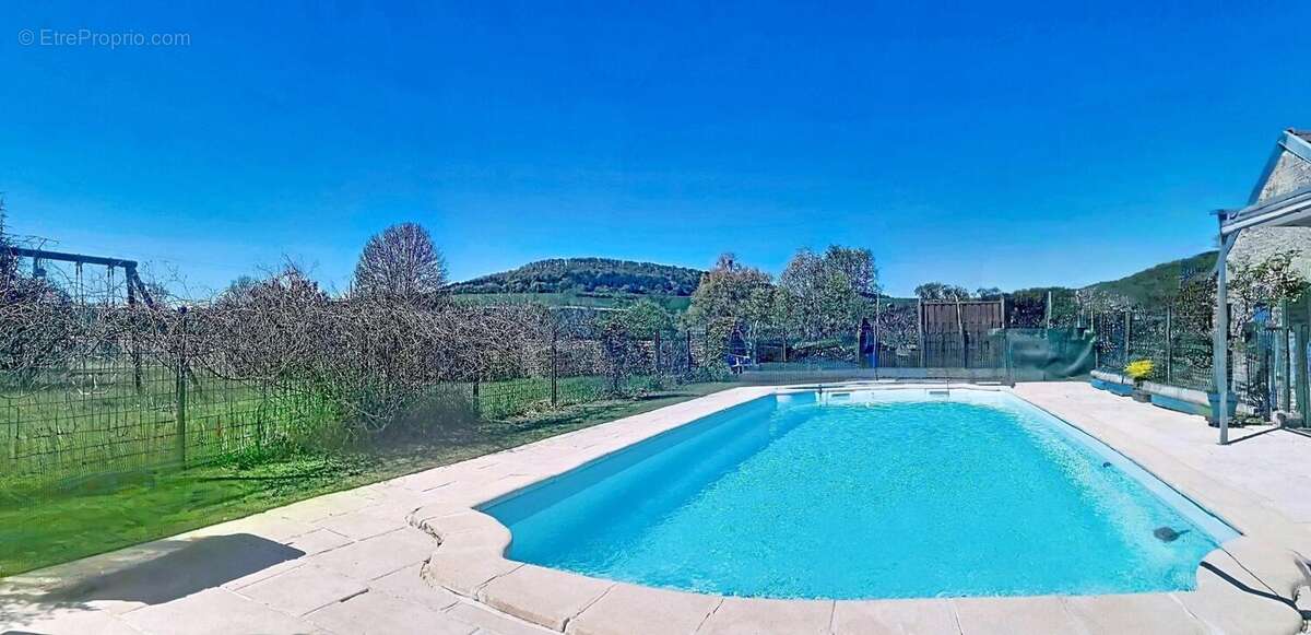 Maison 278 m² à Villecomte  - photo 3