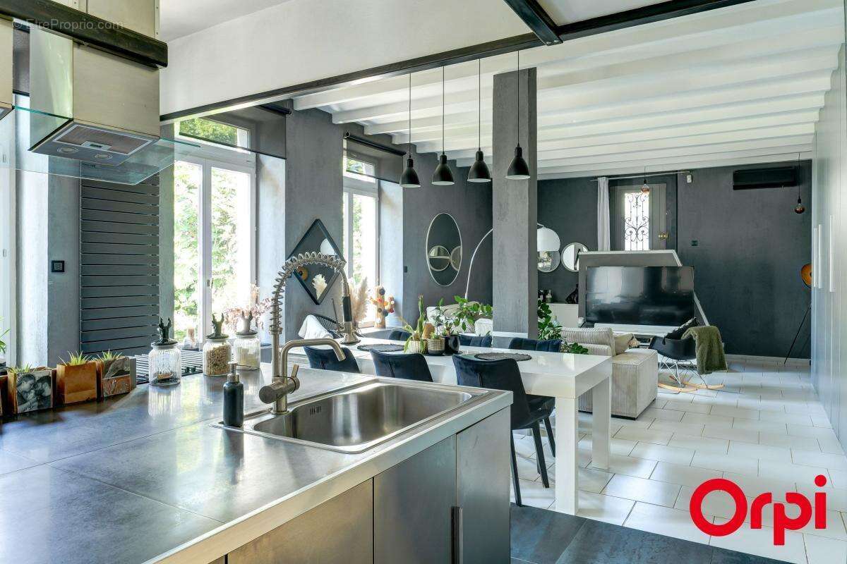 Appartement à RILLIEUX-LA-PAPE