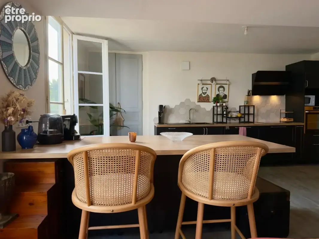 SAUMUR Centre-ville, face Loire. Appartement T3 rénové avec grenier et cave - photo 7