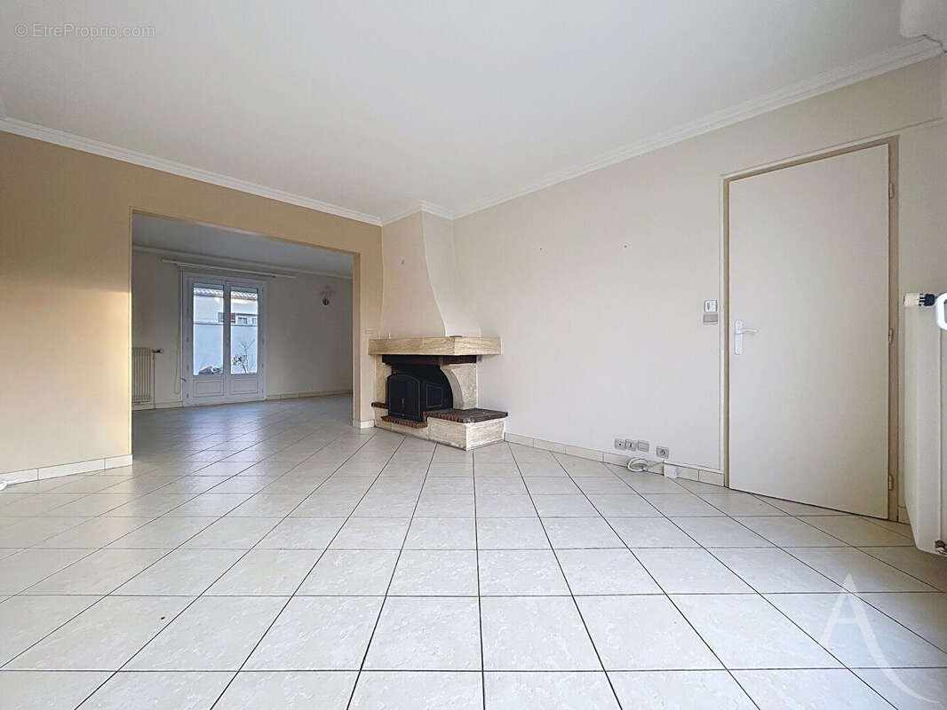 Maison à LES MUREAUX