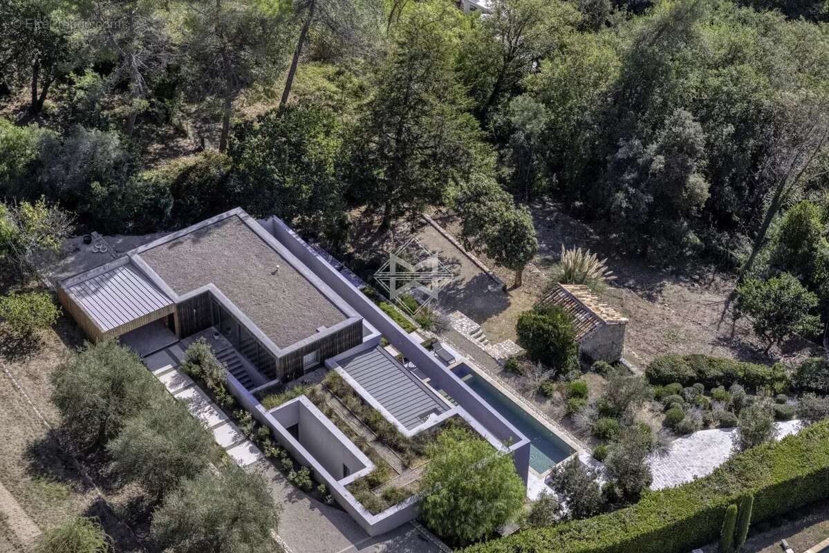 Contemporaine à pied du village - photo 4