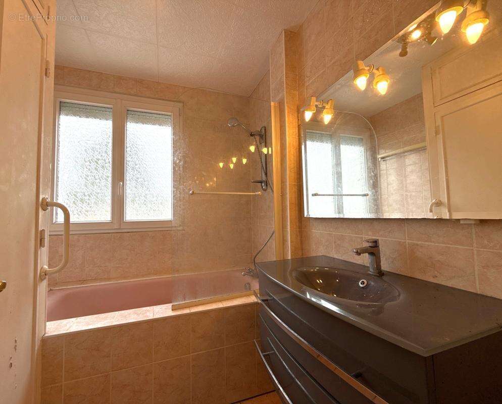 A Vendre Maison de 69m², 3 chambres, sous sol complet, terrain 182m² - photo 8