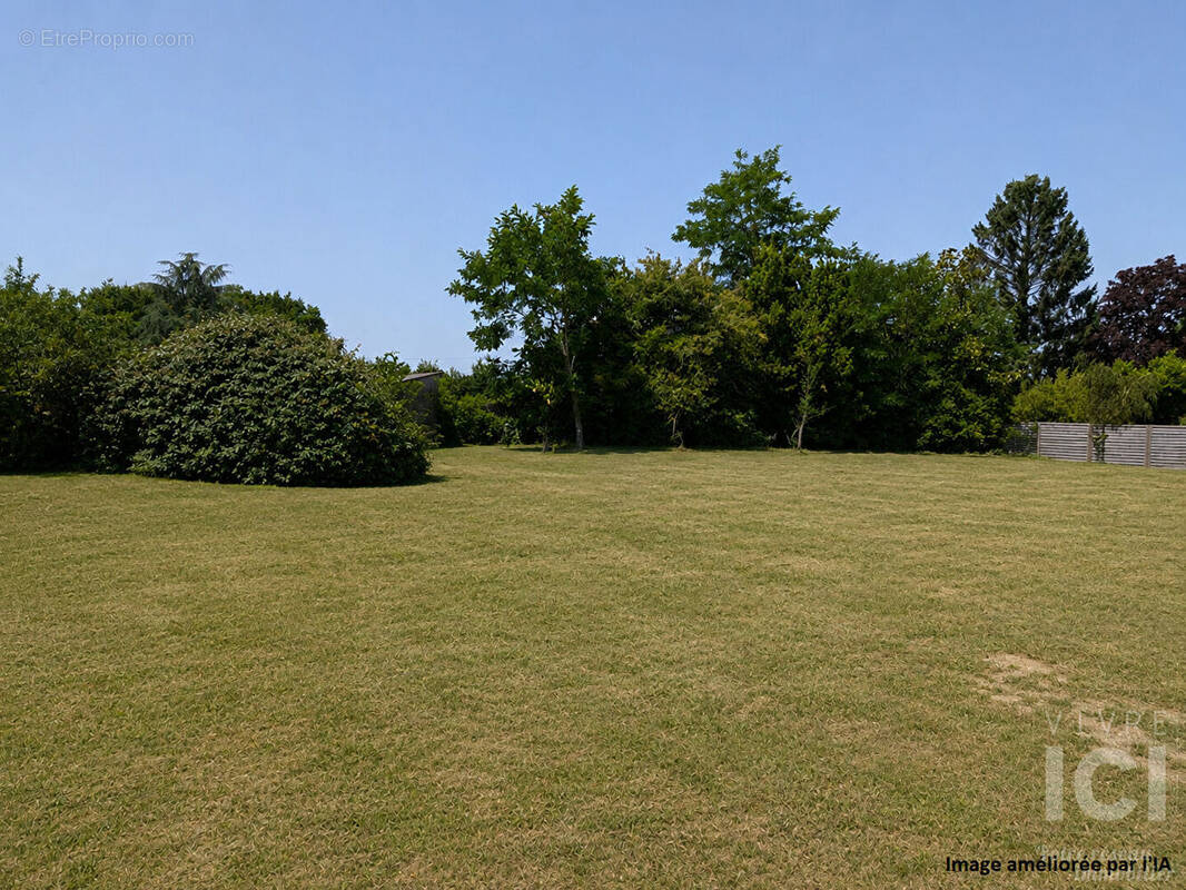 Terrain à GRANDCHAMPS-DES-FONTAINES