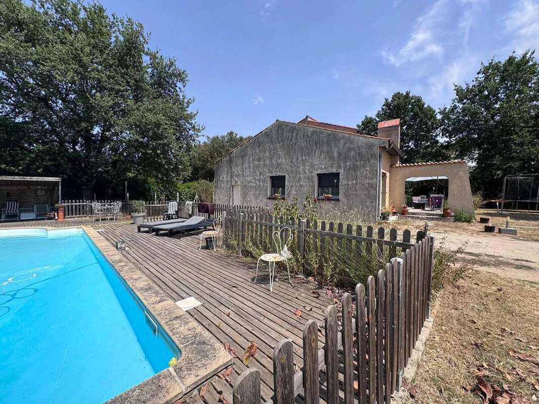 Maison familiale de 178 m² avec piscine sur 1 582 m² de terrain - photo 16