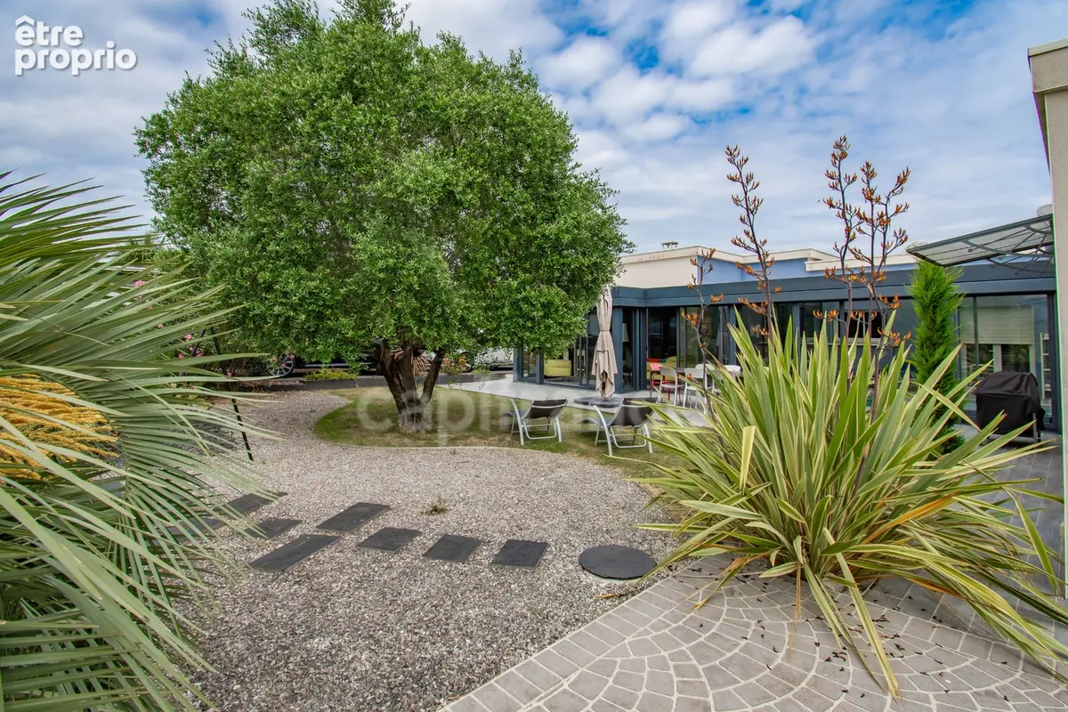 Saujon – maison contemporaine avec piscine interieure - photo 7