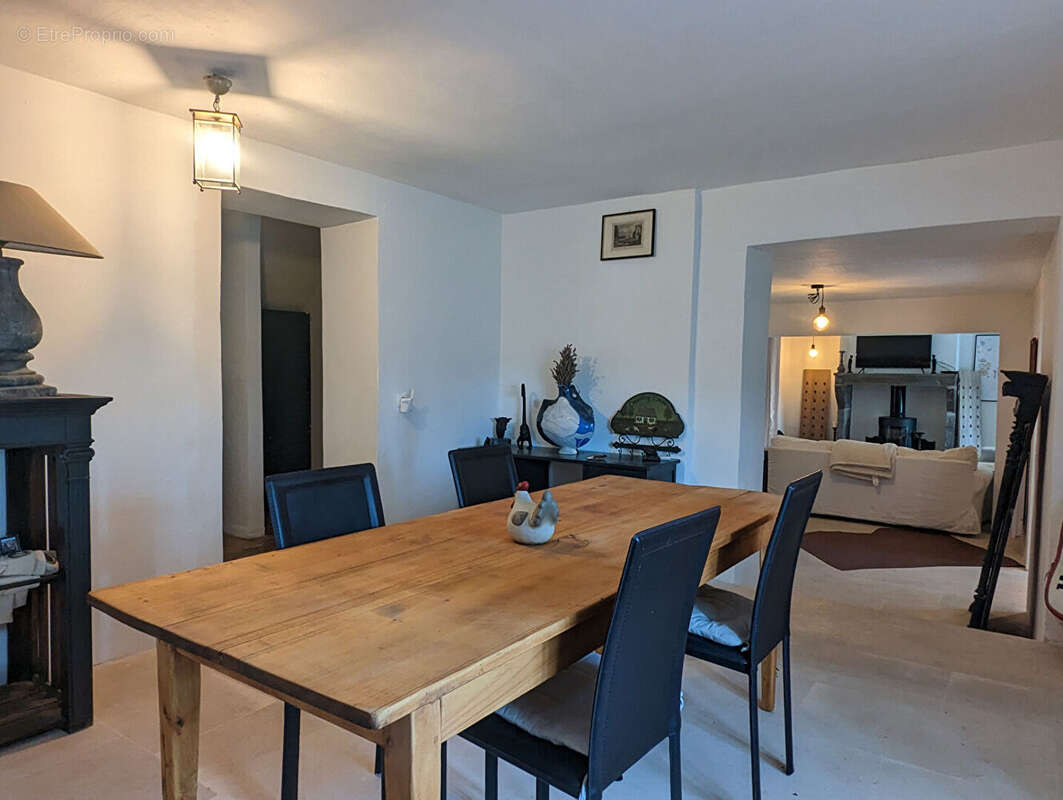 VILLECROZE,   propriété sur 4.2 hectares, bastide de charme, poolhouse, piscine, bassin, cabanon et oliveraie. - photo 4