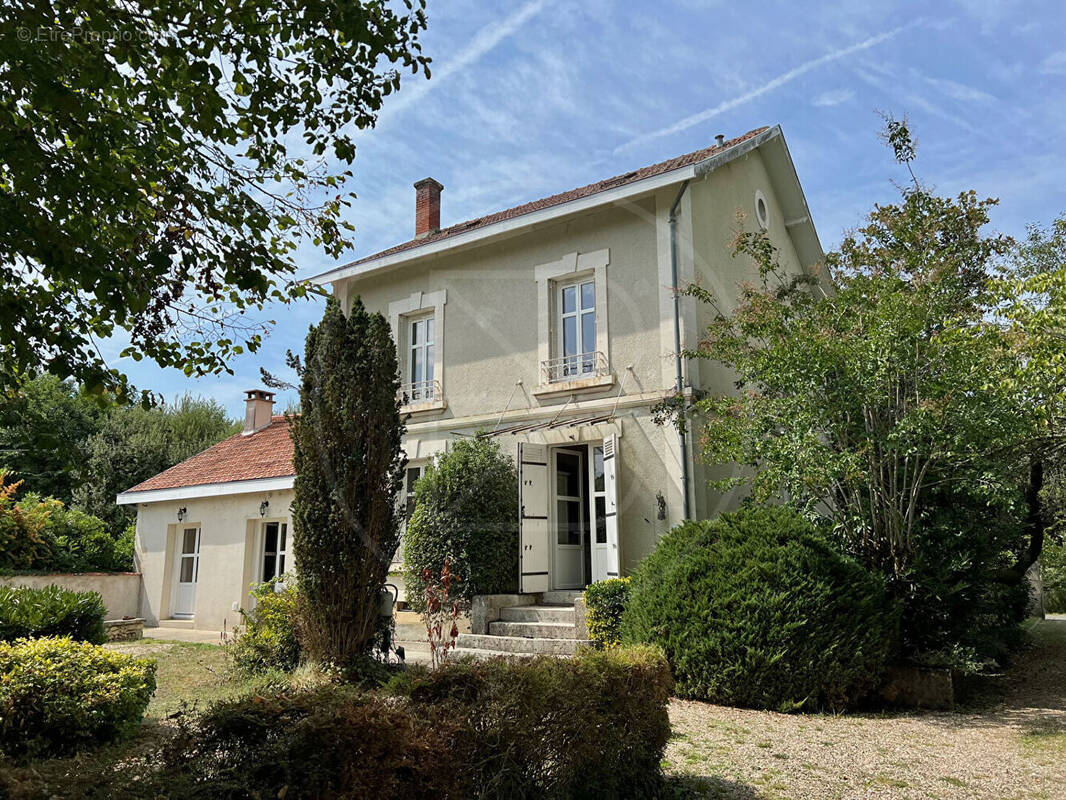 Maison à SAINT-LEON-SUR-L&#039;ISLE