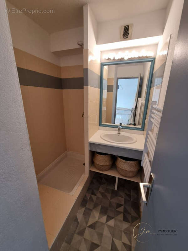 Salle de douche - Appartement à GRABELS