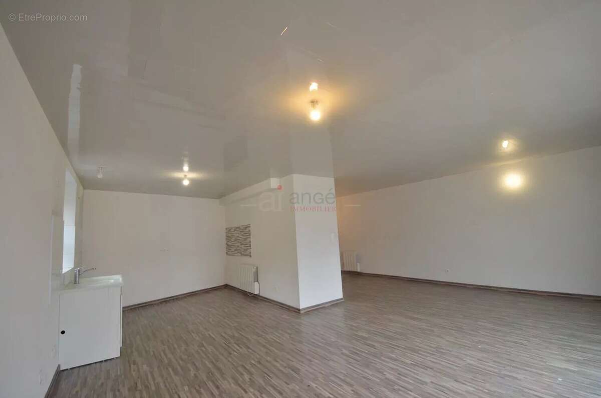 Appartement à NEUVILLE-SUR-AIN