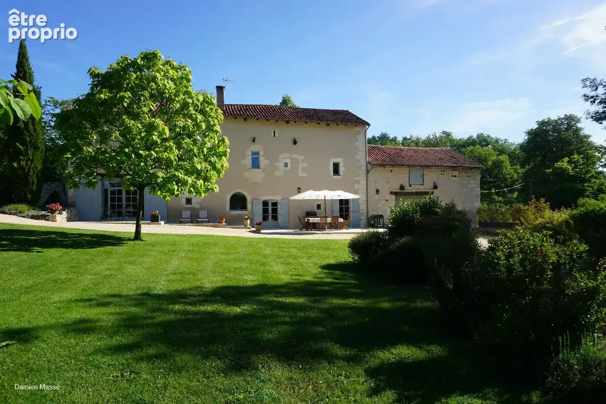 Ancienne maison forte du XIIIe siècle, nichée sur les hauteurs de la petite Venise du Périgord. - photo 3