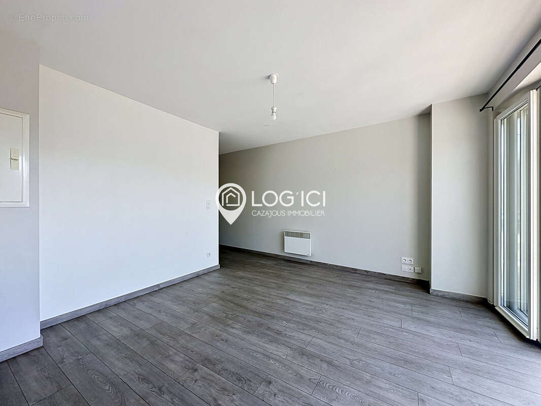 Appartement à NAY