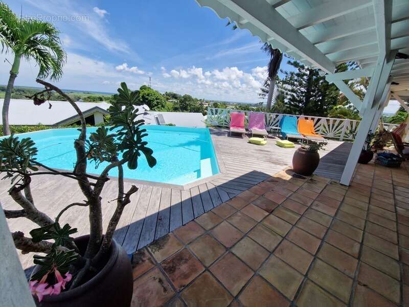 Maison à BAIE-MAHAULT