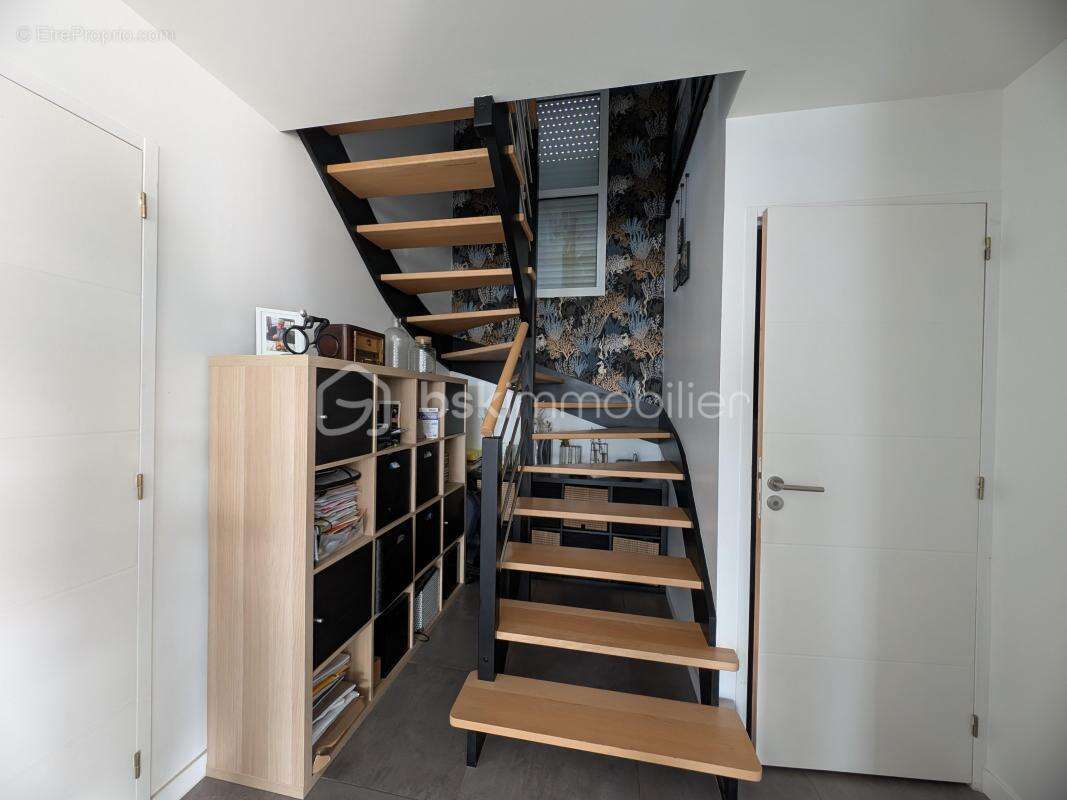 Aux portes de Rennes, à seulement 5 minutes du centre de Cesson-Sévigné, laissez-vous séduire par cette magnifique maison contem - photo 15