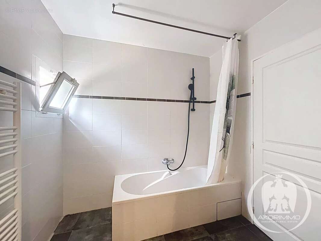 Appartement à SAINT-LAURENT-DU-VAR