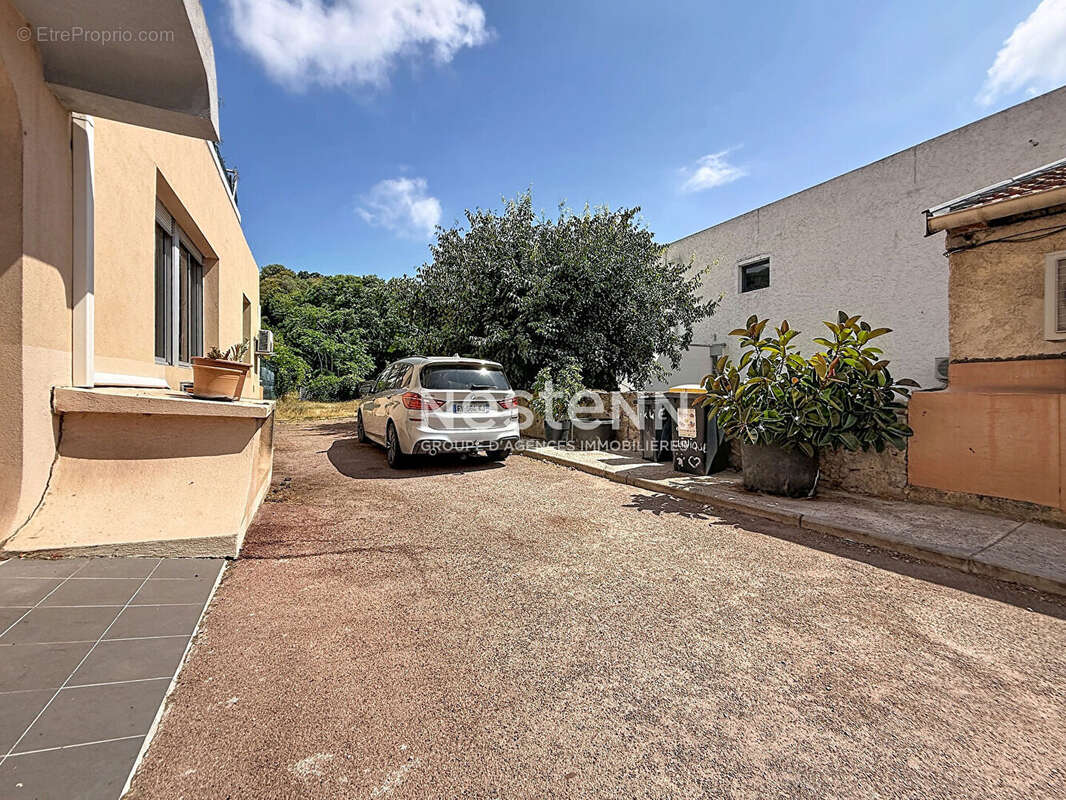 Vallauris Grand 4 pièces de 90 m² en rez-de-chaussée avec parking privatif - photo 16