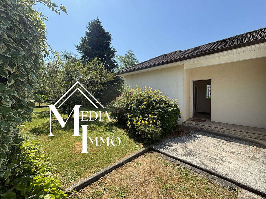 Maison Poey De Lescar 5 pièce(s) 100 m2 avec beau jardin et garage. - photo 13