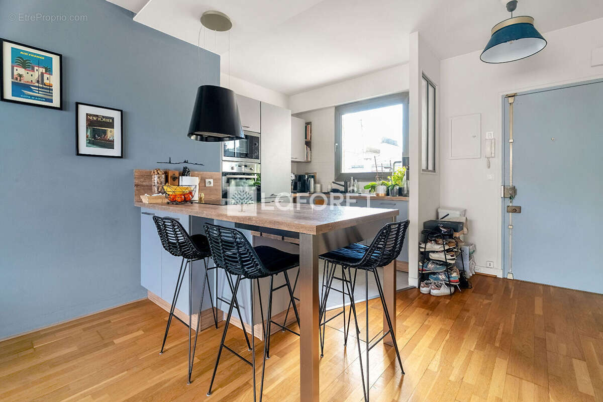 Appartement à PARIS-17E