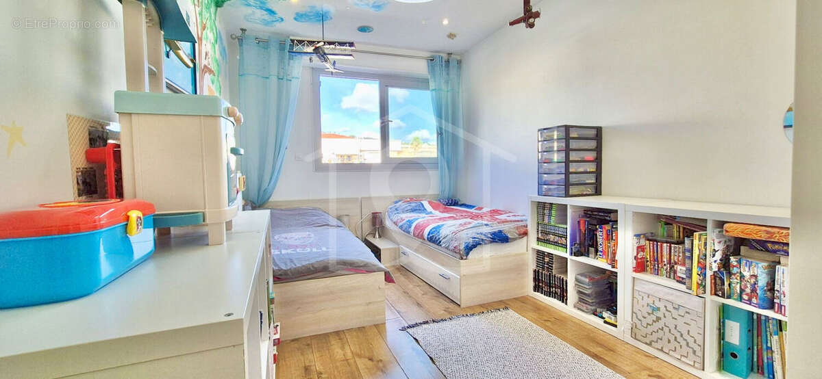 Appartement à VALLAURIS