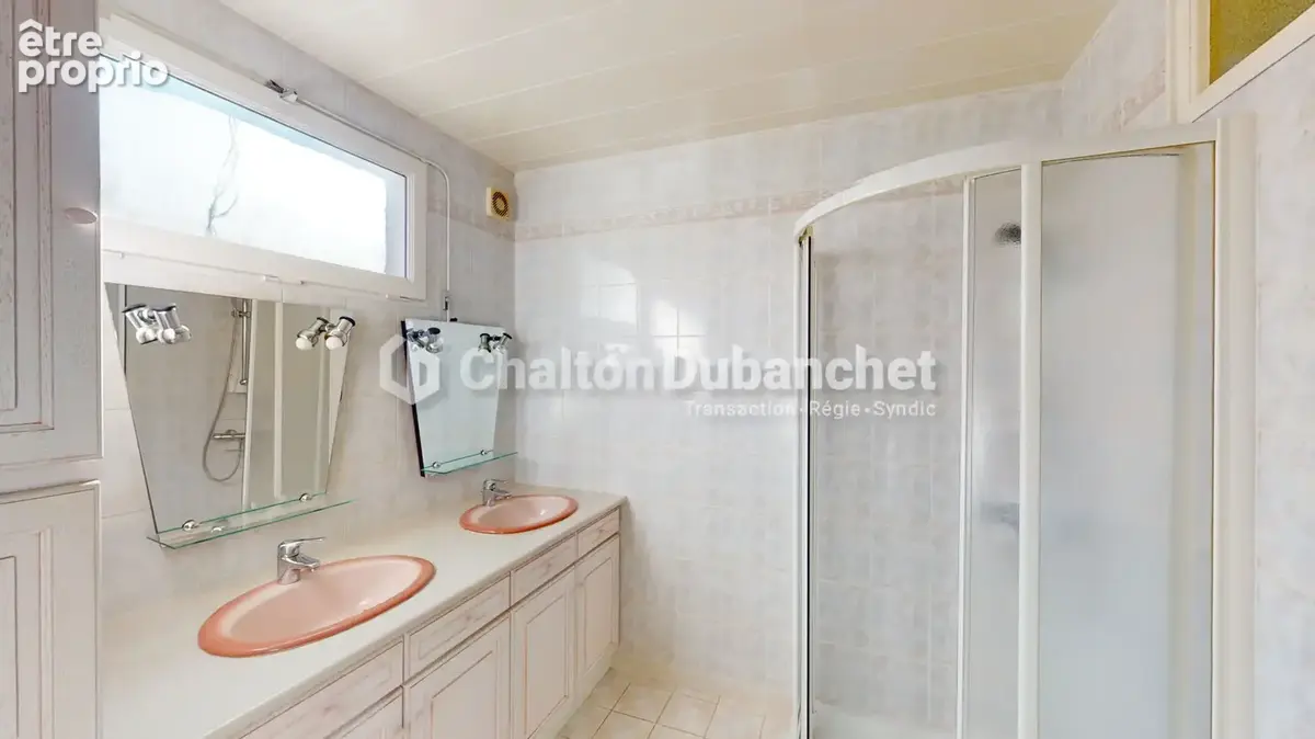 Coutouvre - maison de ville 235 m² ? 5 chambres ? jardin ? - photo 13