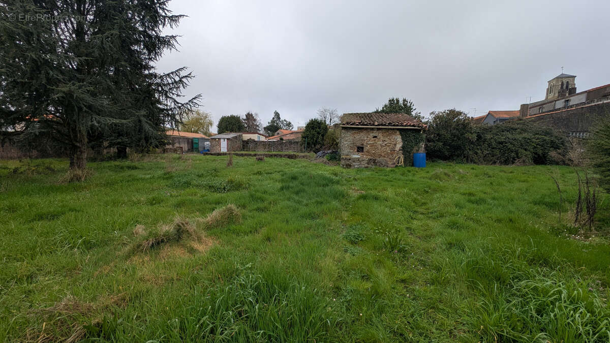 Maison à LES LANDES-GENUSSON