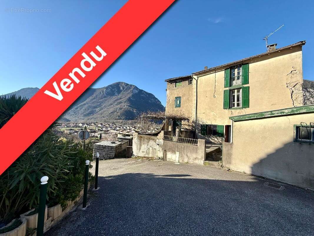   - Maison à TARASCON-SUR-ARIEGE