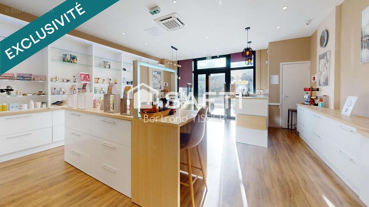 Photo 3 - Commerce à LE MARIN