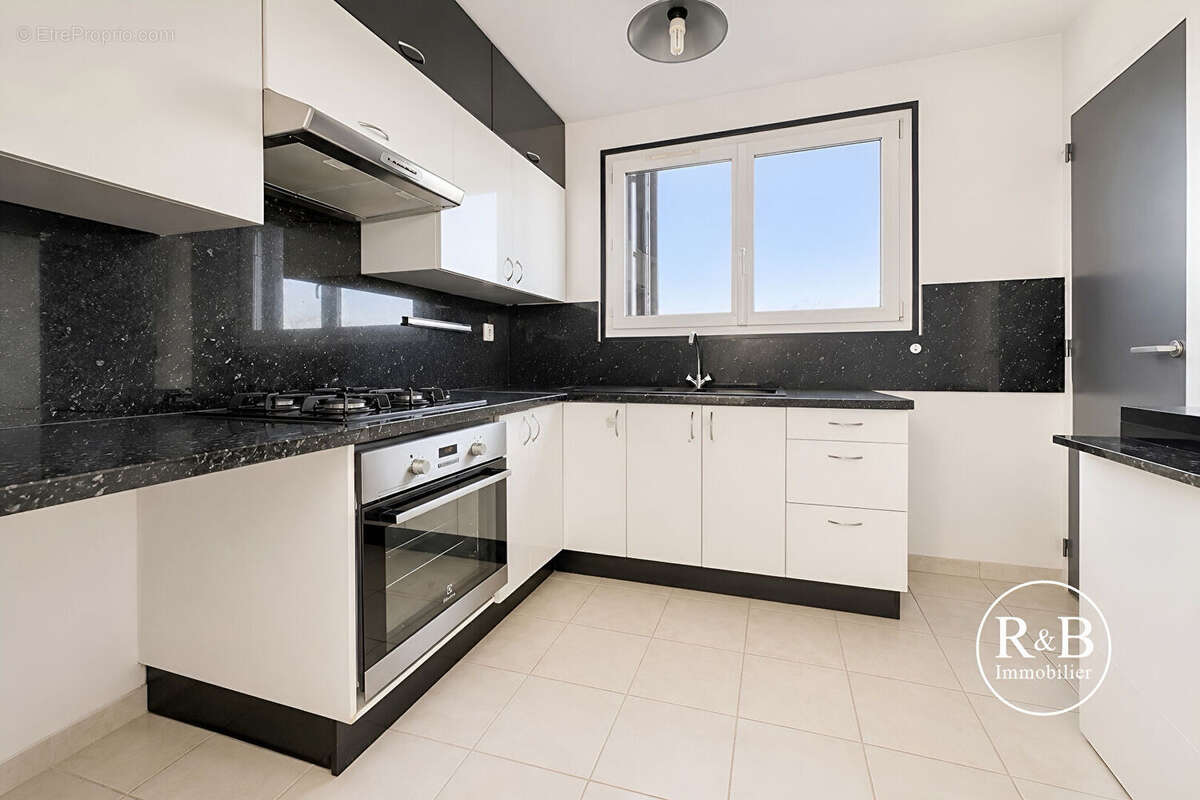 Appartement à LES CLAYES-SOUS-BOIS