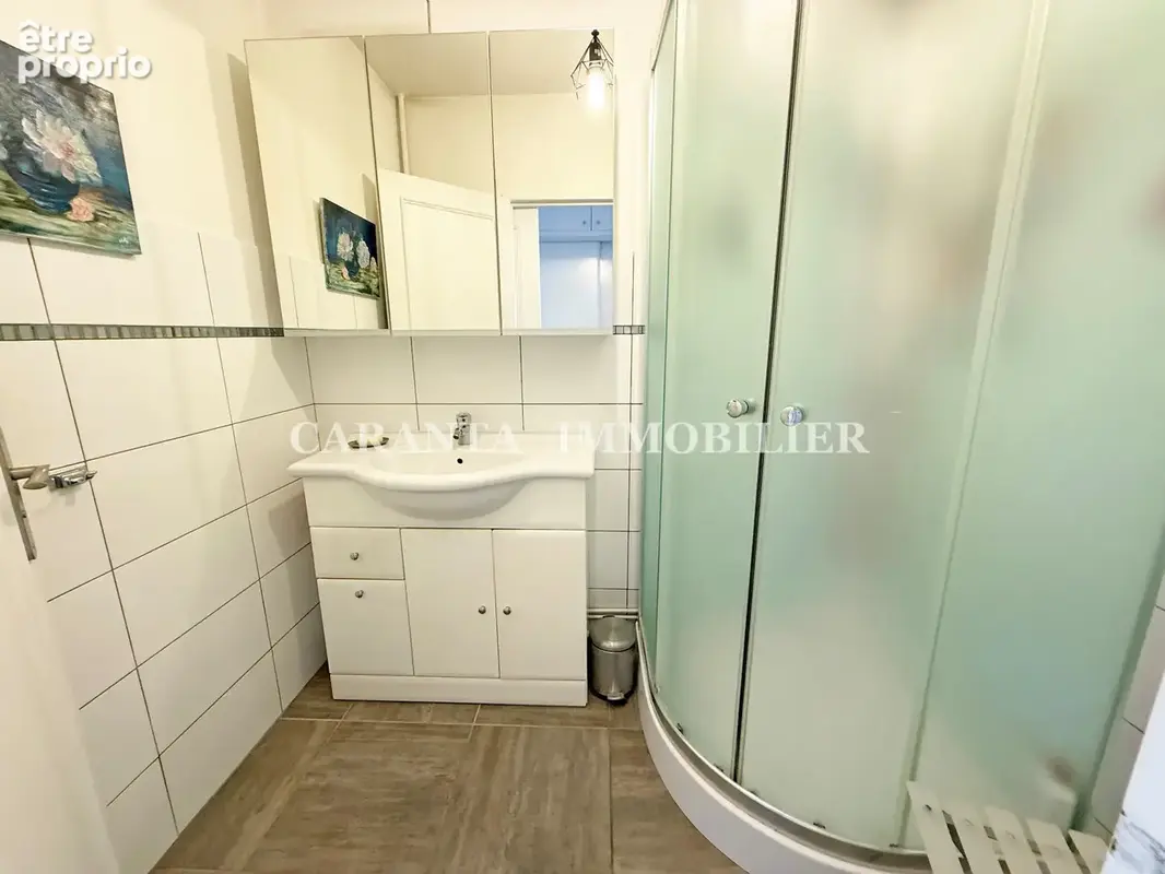 Vente appartement 3 pièces Ste Maxime proche centre avec parking, clim et cave parfait état - photo 8